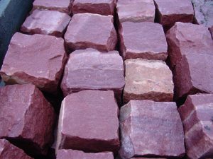 малиновый кварцит брусчатка