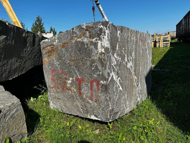 блок гранита