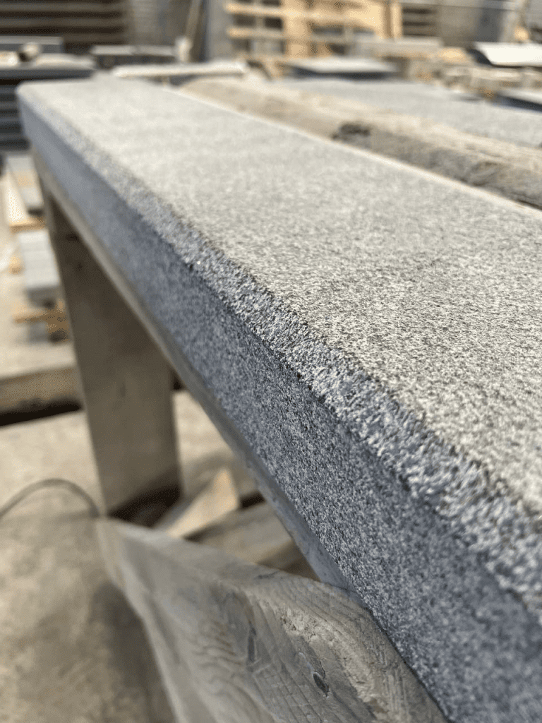 бучардирование гранита